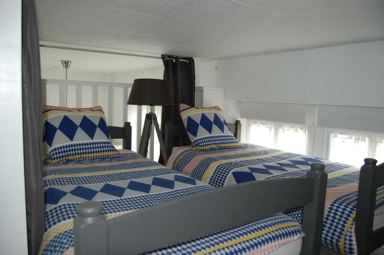 Le Comptoir Des Ecoliers Bed and Breakfast Gémozac Eksteriør billede
