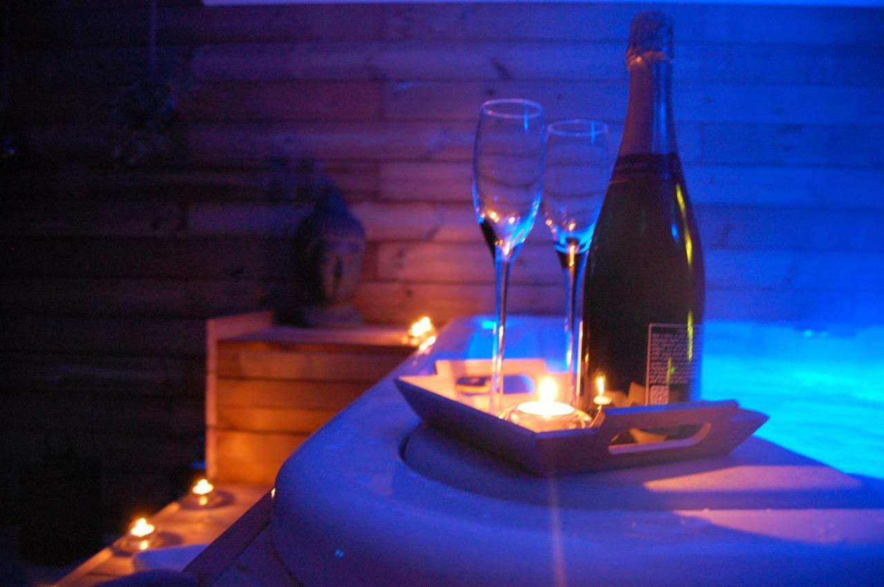 Le Comptoir Des Ecoliers Bed and Breakfast Gémozac Eksteriør billede